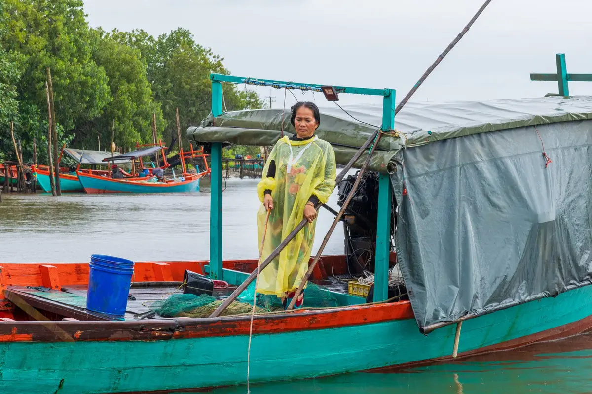 Community boats at Keo Phos